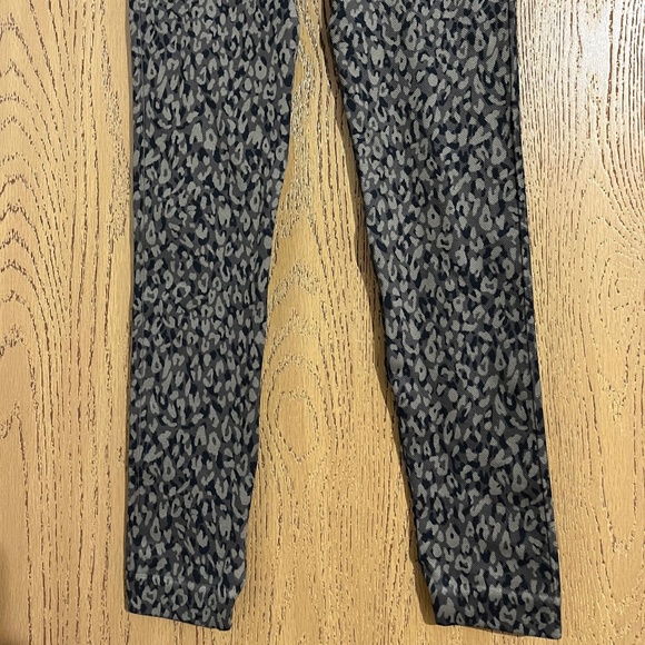Spanx Women’s Leopard Print LOOK AT ME NOW Cropped Seamless Leggings Sz-XS - Picture 3 of 5